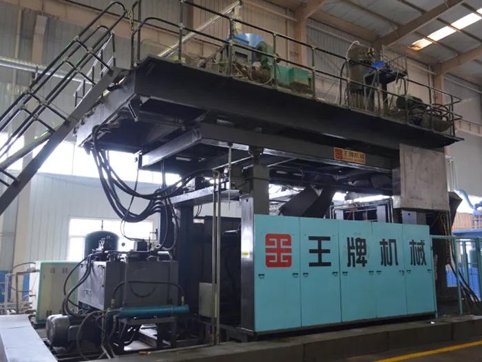 Blow molding pallet machine
