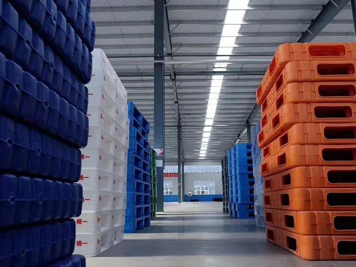 Plastic pallet warehouse